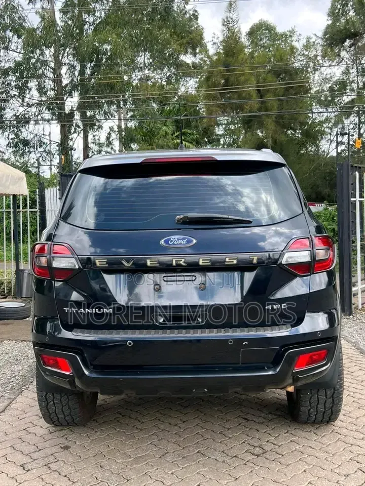 Ford Everest 2016 Matt Black
