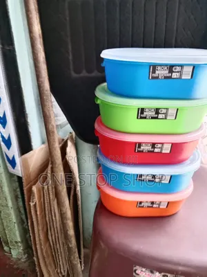 5pcs Plastic Food Mate Containers in Different Colors