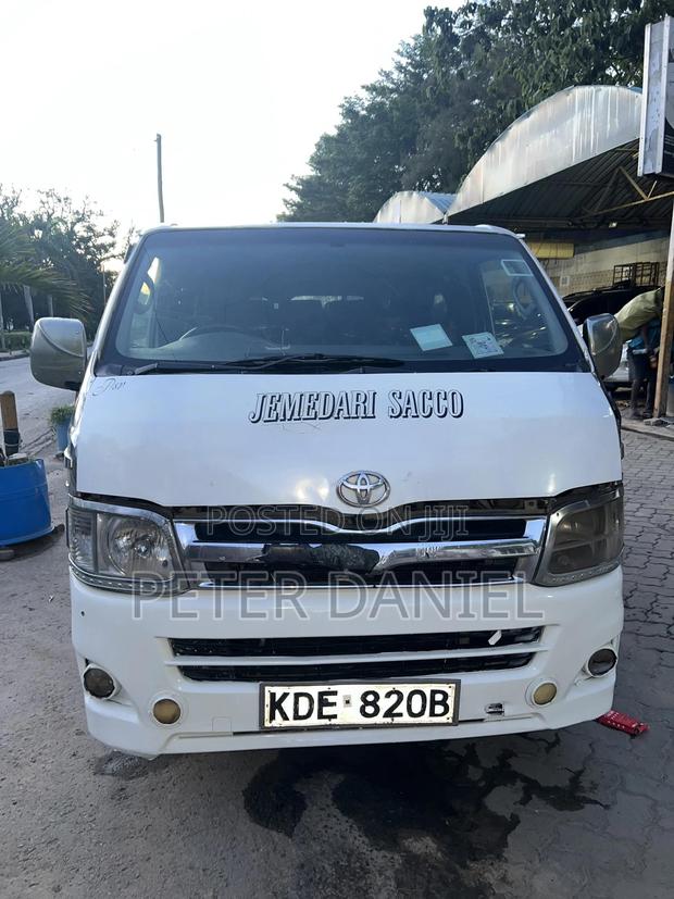 Toyota HiAce 2013 White