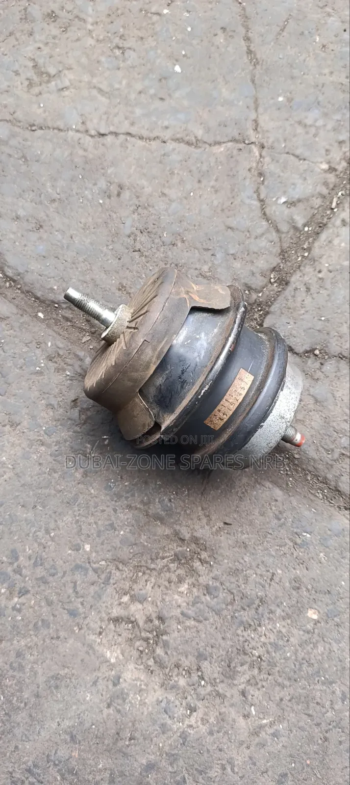 Engine Mount Nissan Fuga Y61.