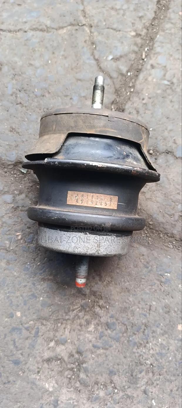 Engine Mount Nissan Fuga Y61.