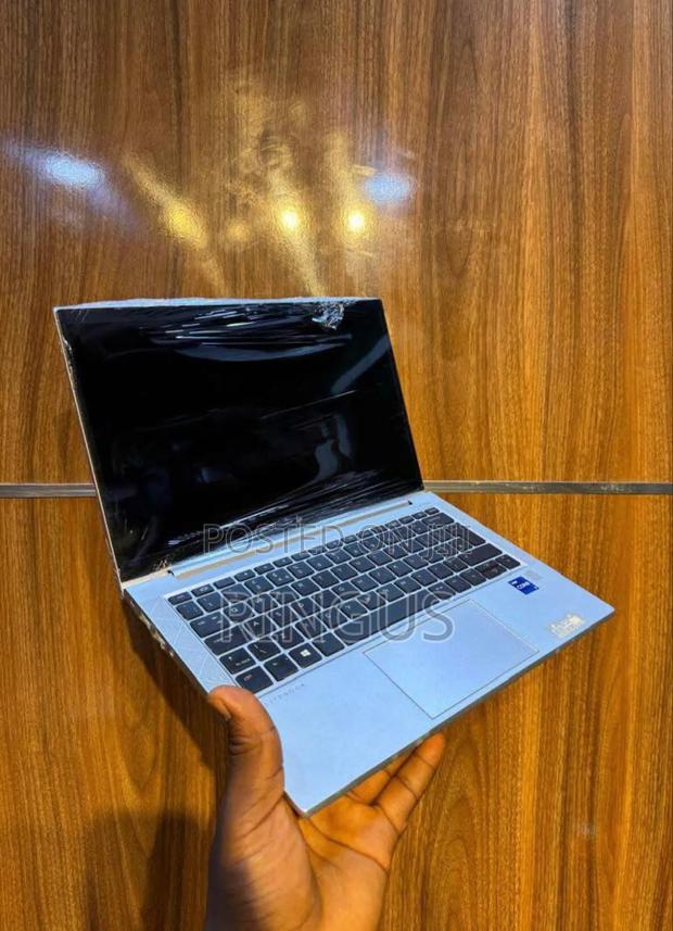 Laptop HP EliteBook 830 G8 8GB Intel Core i7 SSD 256GB