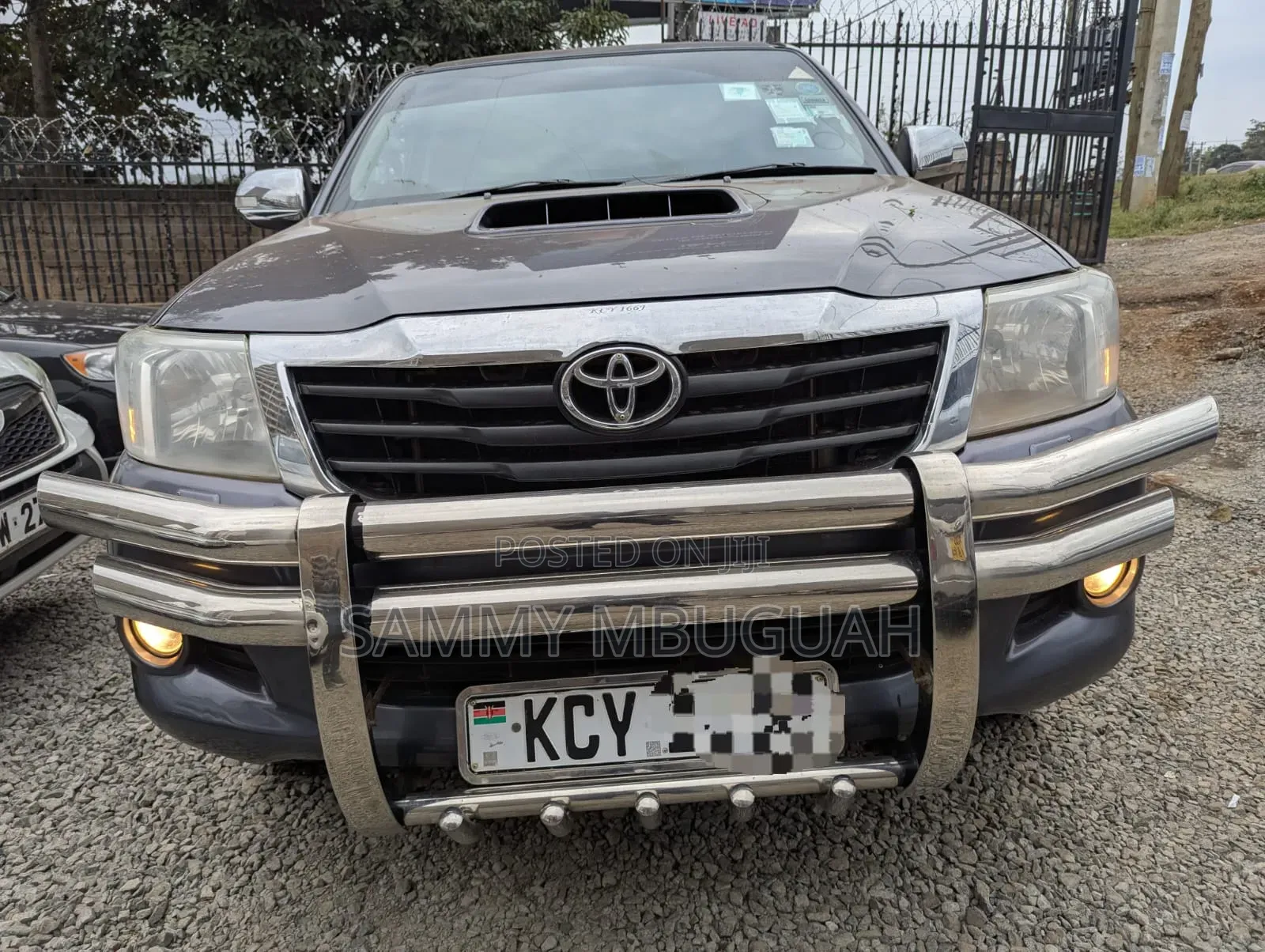Toyota Hilux 2013 Gray