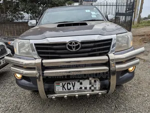 Toyota Hilux 2013 Gray