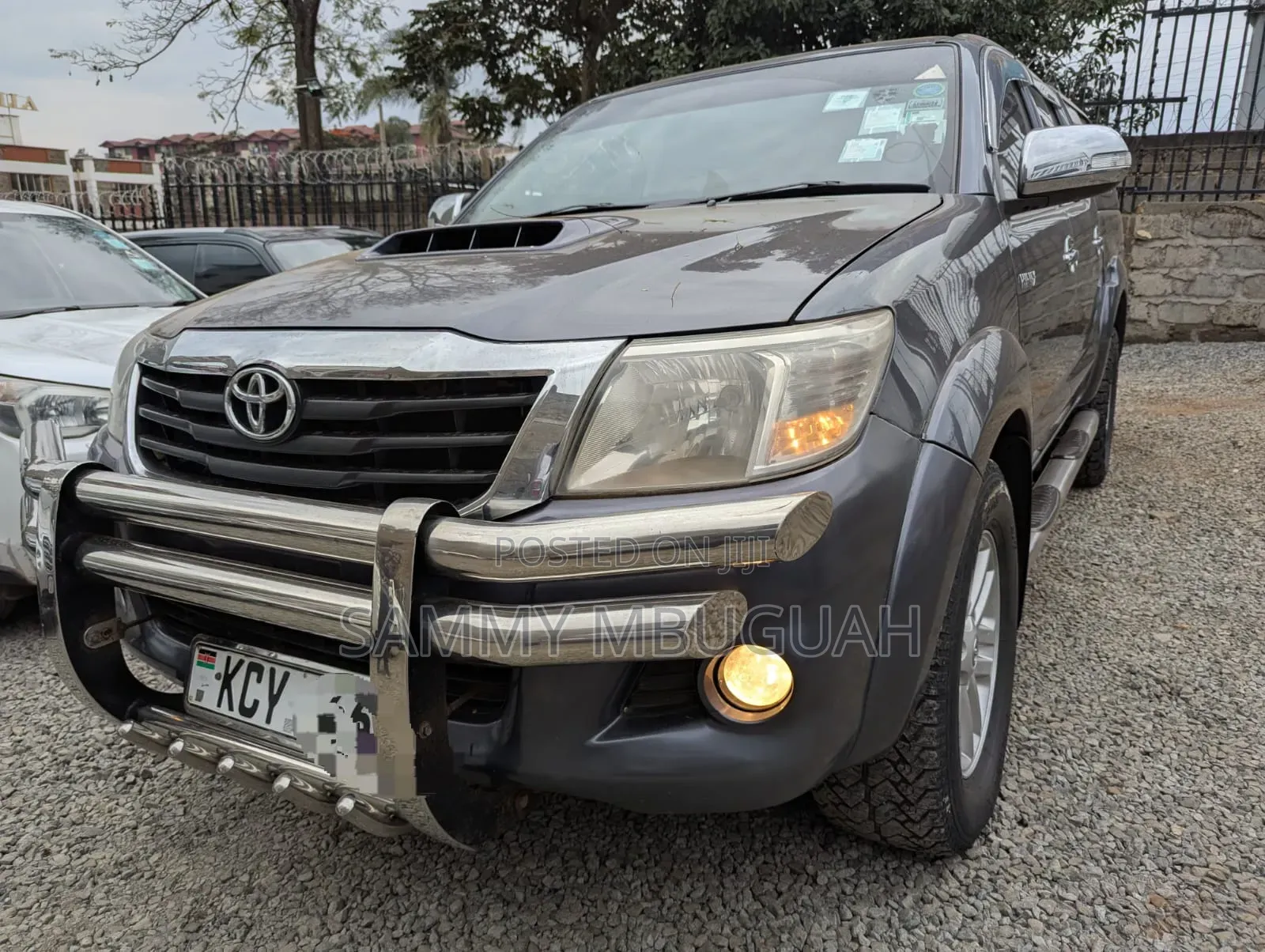 Toyota Hilux 2013 Gray
