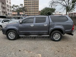 Toyota Hilux 2013 Gray