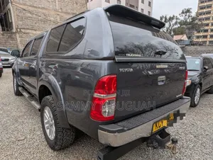 Toyota Hilux 2013 Gray