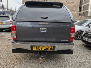 Toyota Hilux 2013 Gray