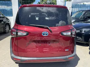 Toyota Sienta 1.5 Hybrid FWD 2020 Red