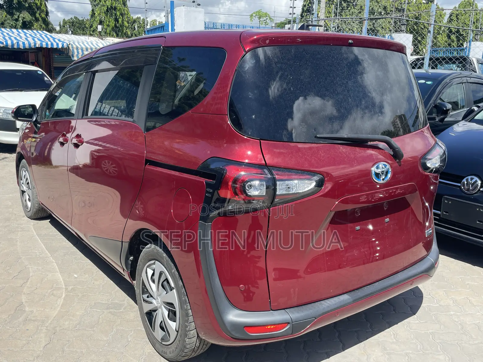 Toyota Sienta 1.5 Hybrid FWD 2020 Red