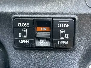 Toyota Sienta 1.5 Hybrid FWD 2020 Red