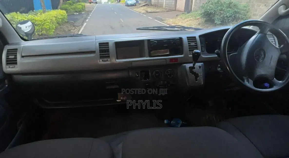 Toyota HiAce 2011 White