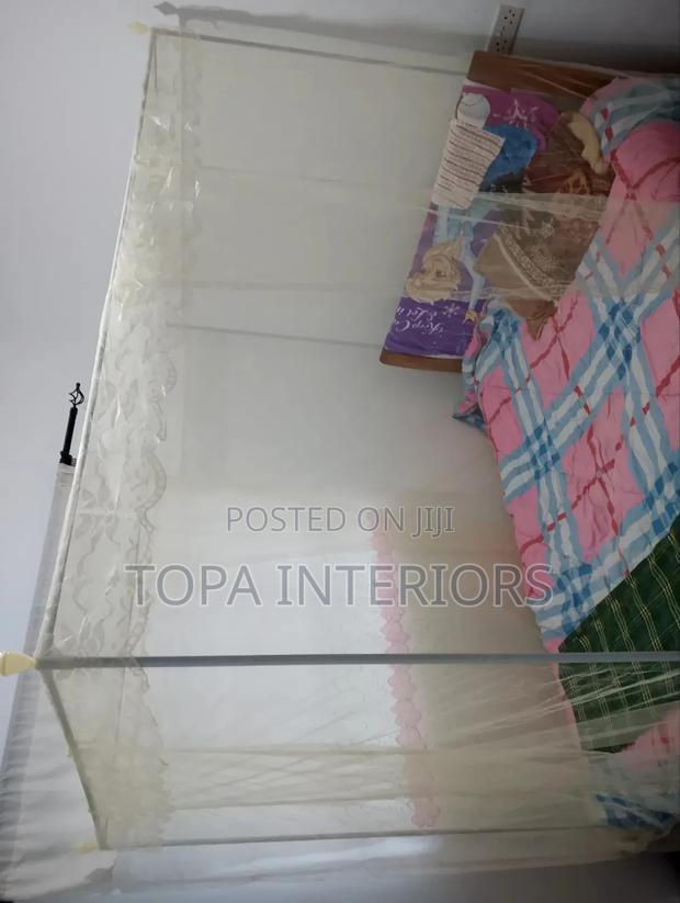 Meshed Canopy Mosquito Net Curtains With 4 Metallic Stands