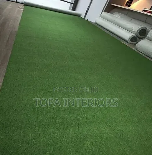 Short Pile Artificial Decorative Grass Carpets Installation