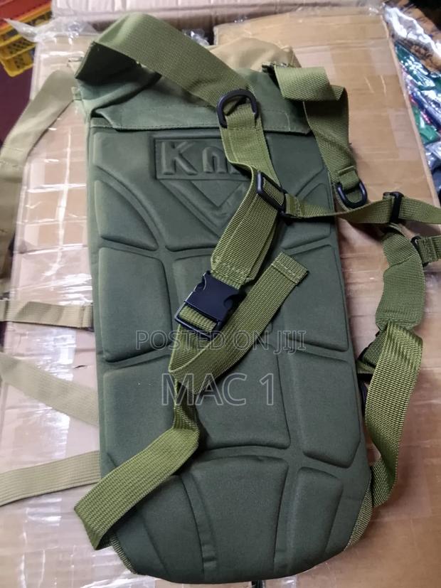 Small Hydration Bag With 3litre Water Bladder - thumbnail 2