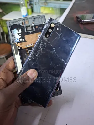 Samsung Galaxy S24 Ultra Screens