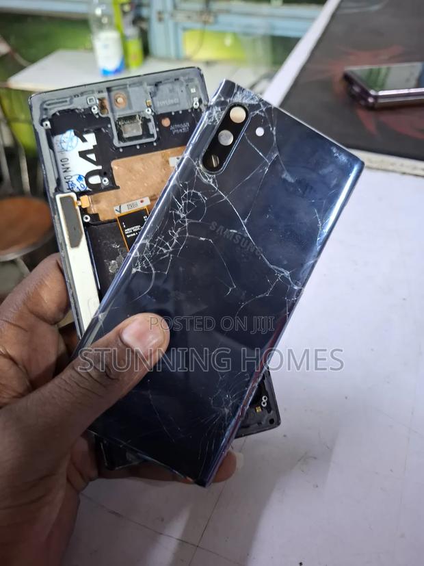 Samsung Galaxy S24 Ultra Screens