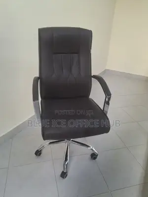 Executive Rolling Chair With Armrest