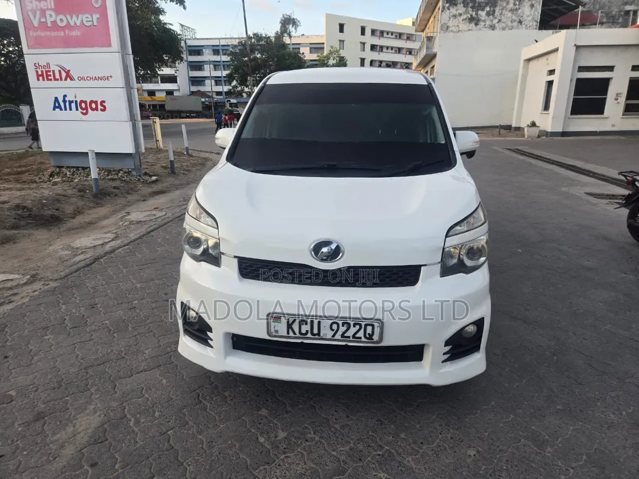 Toyota Voxy 2012 White