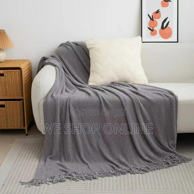 Soft Woven Throw Blankets
Size 130*170cm - thumbnail 2