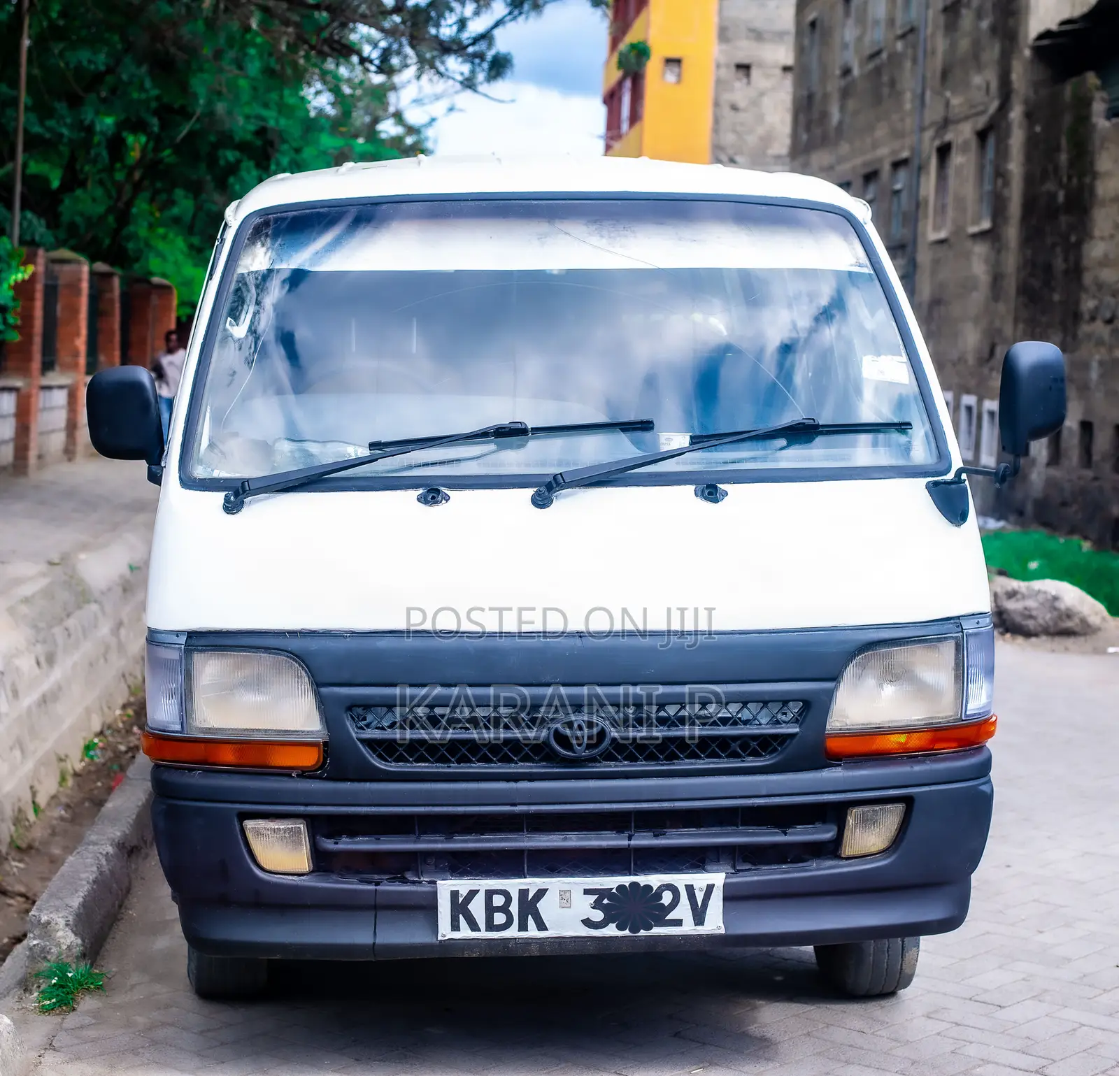 Toyota HiAce 2002 White
