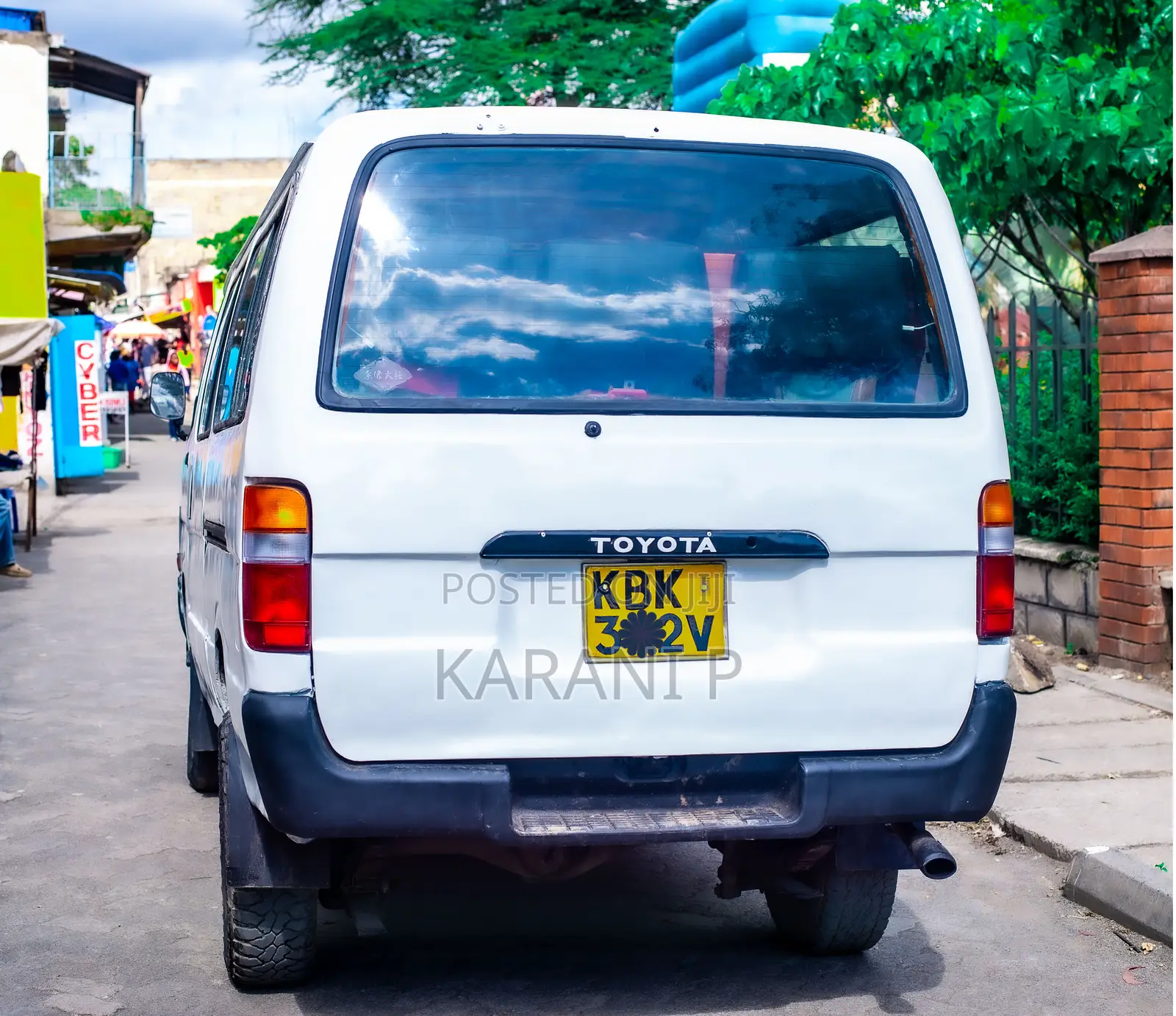 Toyota HiAce 2002 White