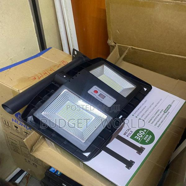 Reliable Performance– High Efficiency 300w Solar Outdoor Light