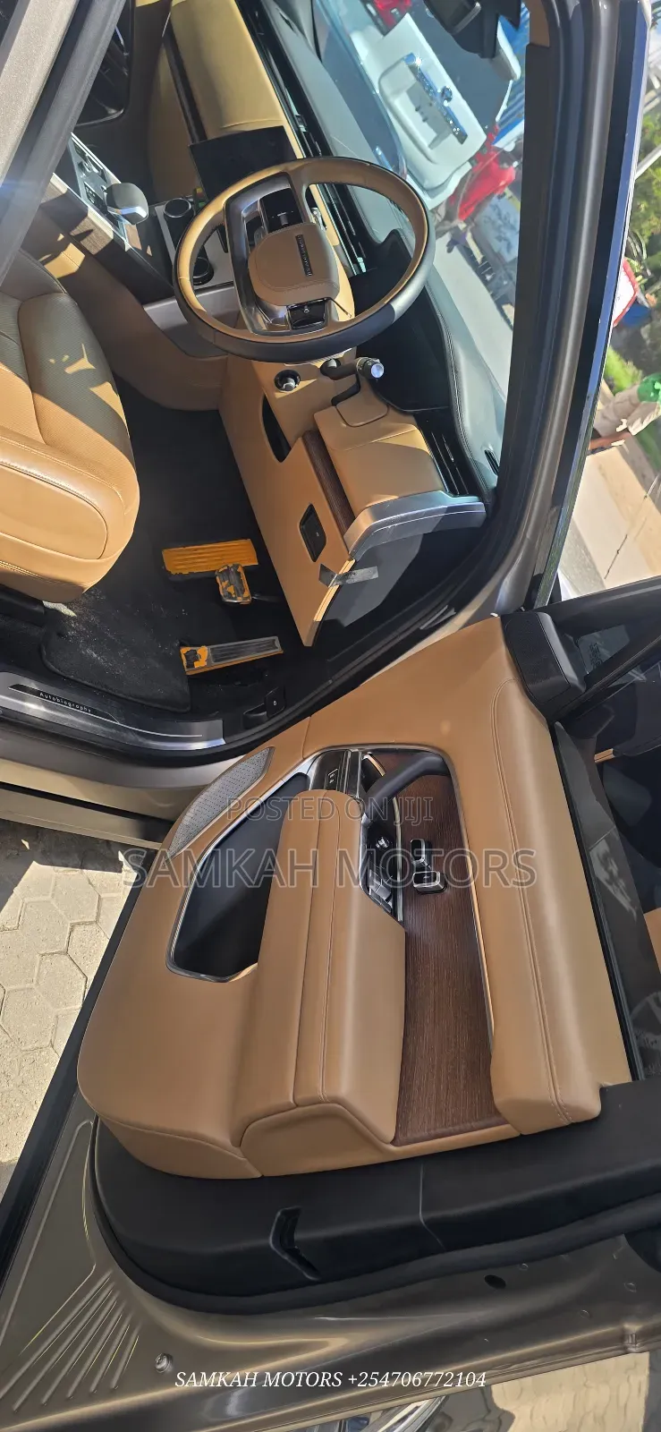 Land Rover Range Rover Vogue 2025 Gold