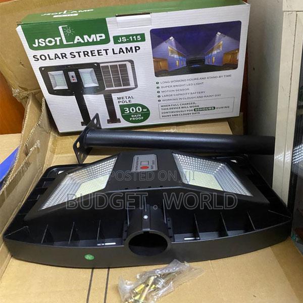 Dusk to Dawn Operation– Automatic 300w Solar Street Light