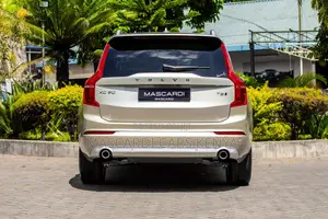 Volvo XC90 2018 Gold