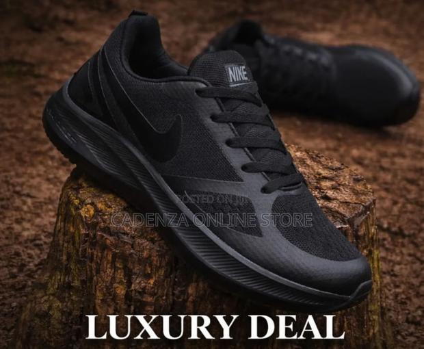 Fully Restocked
Nike Zoom 
Size 40-45 - thumbnail 3