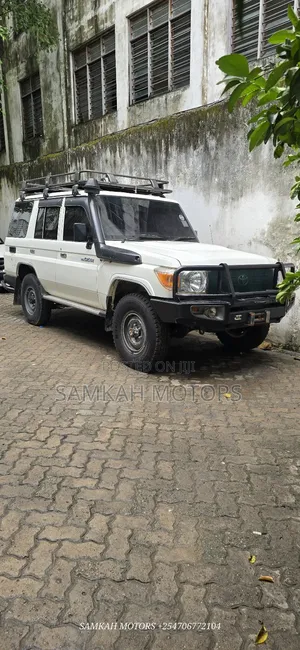 Toyota Land Cruiser 2018 White