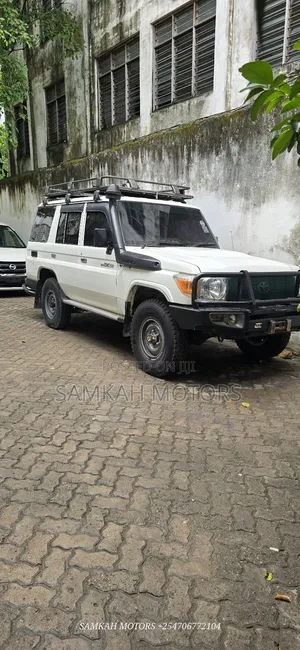 Toyota Land Cruiser 2018 White