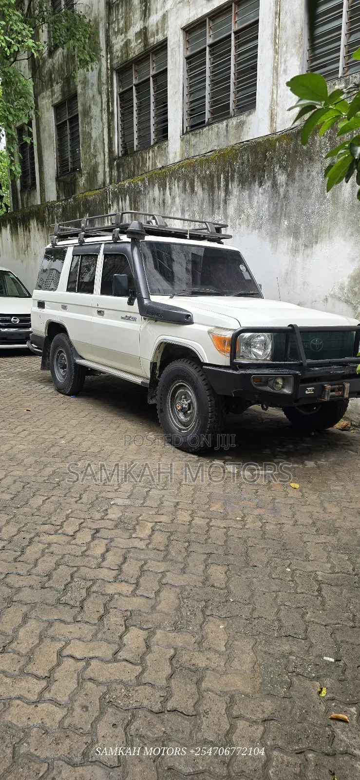 Toyota Land Cruiser 2018 White