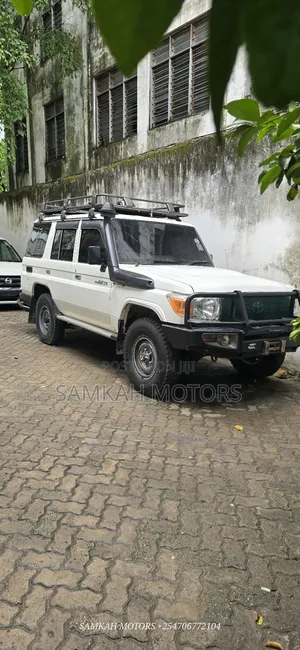 Toyota Land Cruiser 2018 White