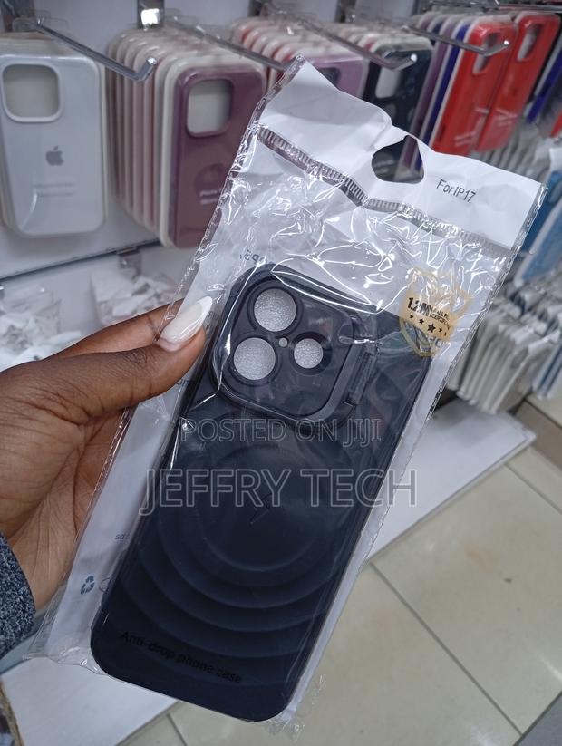 Black Ripple-Patterned Phone Case for the iPhone 17 Pro Series. - thumbnail 2