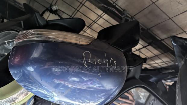 Toyota Ractis Sidemirror