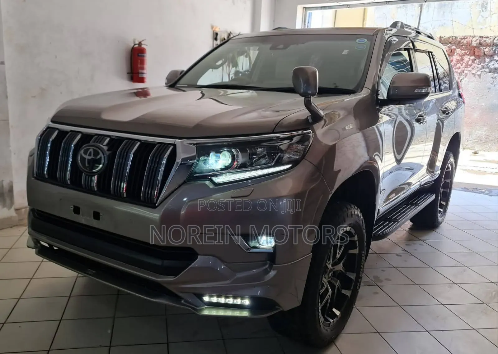 Toyota Land Cruiser Prado 2018 Silver