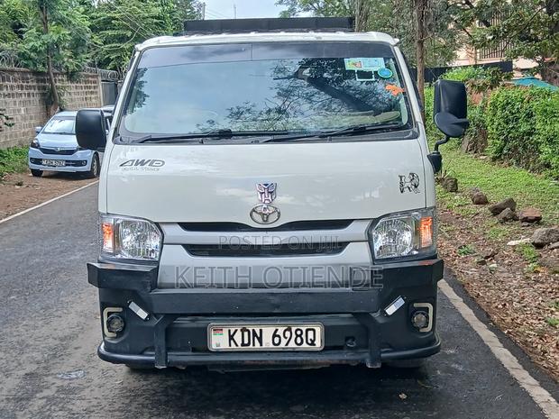 Toyota HiAce 2016 White