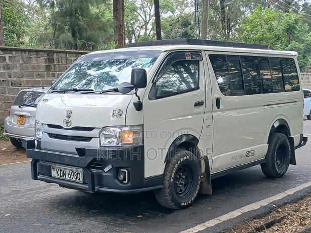 Toyota HiAce 2016 White - thumbnail 2