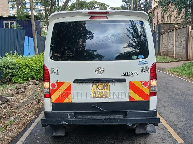 Toyota HiAce 2016 White - thumbnail 4