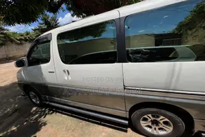 Toyota Grand HiAce 2000 White
