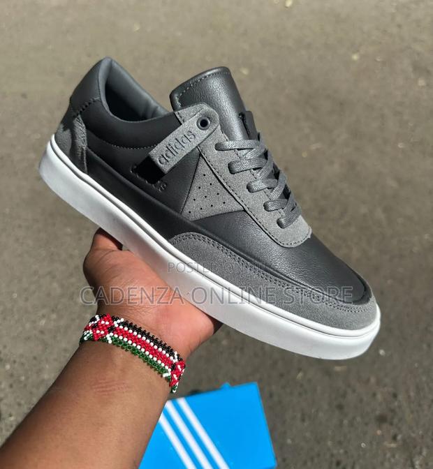 Adidas Casual 
Size 40-45