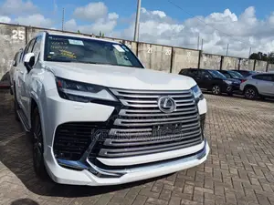 Lexus LX 600 2022 White