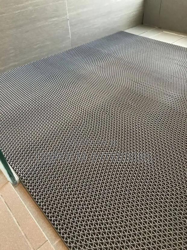 Strong Grip Perforated S Mat