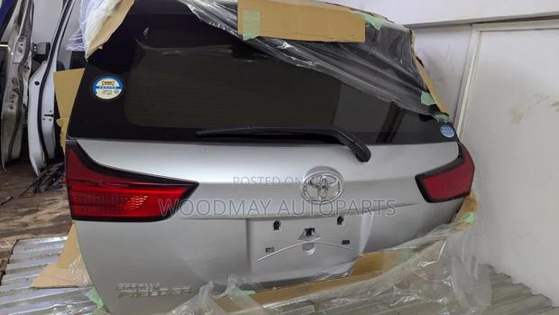 Toyota Fielder Boot