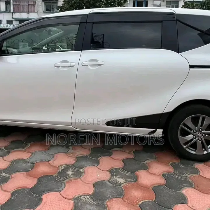 Toyota Sienta 2019 White