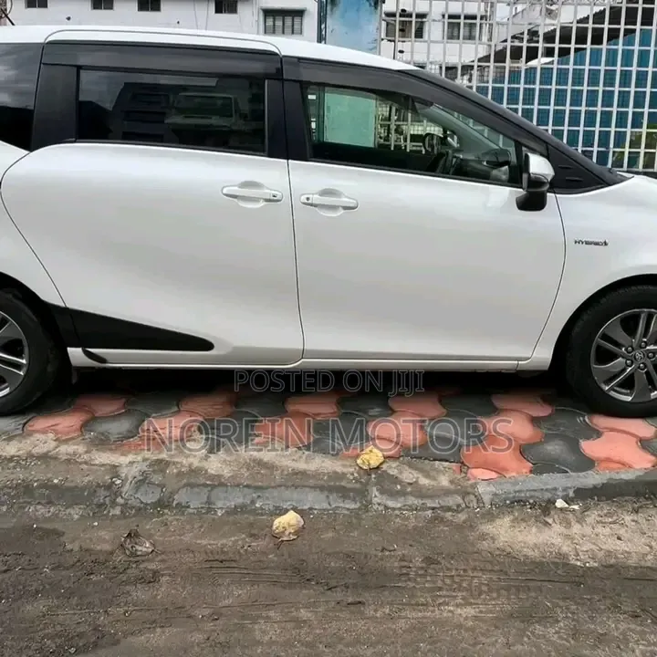 Toyota Sienta 2019 White