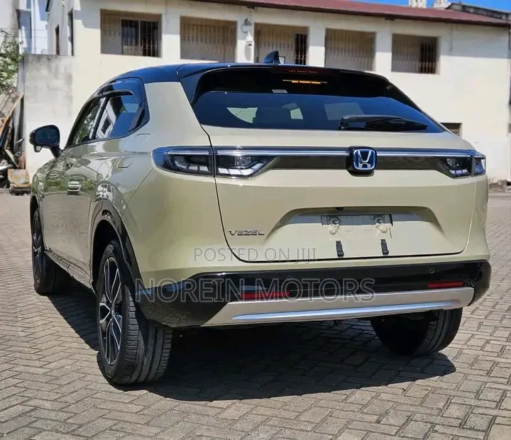 Honda Vezel 2021 Yellow
