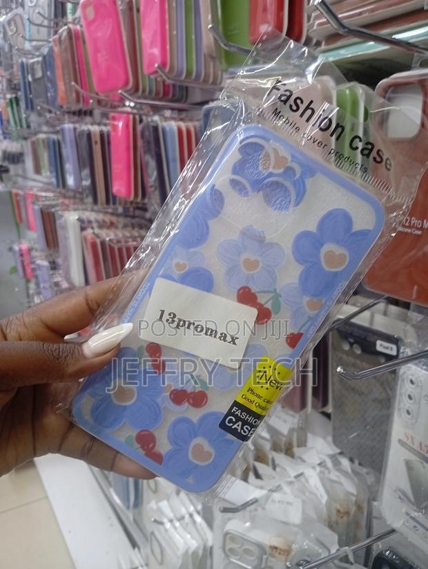 Floral-Patterned Phone Cover for the iPhone 13 Pro Max. - thumbnail 2